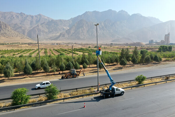 ویدیو| تعمییر و بروزرسانی سیستم روشنایی محور بزرگراه کربلا استان کرمانشاه