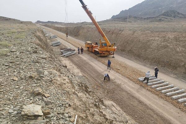 آغاز مجدد ریل گذاری راه آهن چابهار-زاهدان با دستور وزیر راه پس از ۲ سال وقفه 