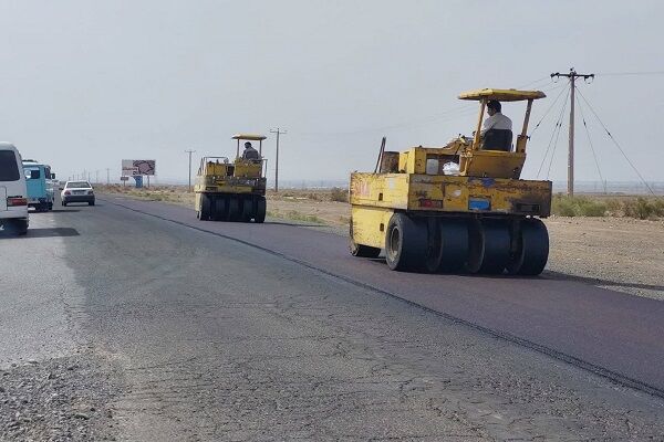 عملیات اجرایی پروژه روکش آسفالت جاده نطنز_کاشان آغاز  شد آغاز پروژه روکش آسفالت جاده نطنز_کاشان