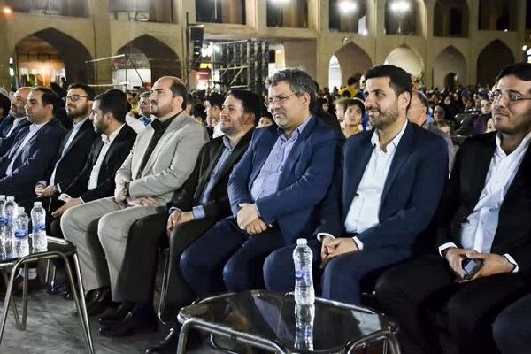 اعطای زمین ۲۵۰ متری با تسهیلات ساخت به خانوادههای دارای سه فرزند و بیشتر در روستاها