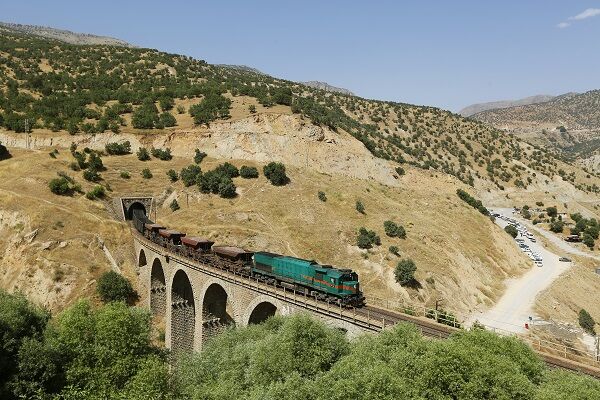 افزایش ۴۷ درصدی ترانزیت ریلی در ۵ ماهه نخست سال ۱۴۰۳ ریل قطار راه آهن