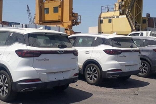 نخستین محموله ترانزیت خودرو به عراق در بندر گناوه تخلیه شد تخلیه خودرو