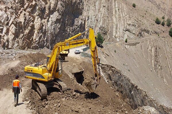 ببینید// گزارش تصویری از تلاش راهداران البرزی برای بازگشایی محور کرج- چالوس