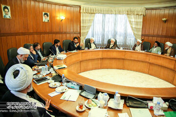 ببینید | نشست وزیر راه و شهرسازی با اعضای کمیسیون اقتصادی مجلس خبرگان رهبری