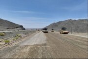 ببینید| ساخت بزرگراه در شمال سیستان و بلوچستان با وجود دمای بیش از 50 درجه و کمبود منابع آبی