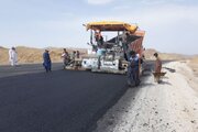 ببینید| عملیات آسفالت حدود سه کیلومتر از محور اصلی اسکل آباد-گوهرکوه- بزمان توسط اداره کل راه و شهرسازی سیستان و بلوچستان