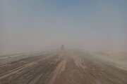 ببینید | ساخت 51 کیلومتر بزرگراه در محور زابل- زاهدان با وجود دمای بالای 50 درجه و طوفان شدید گرد و خاک