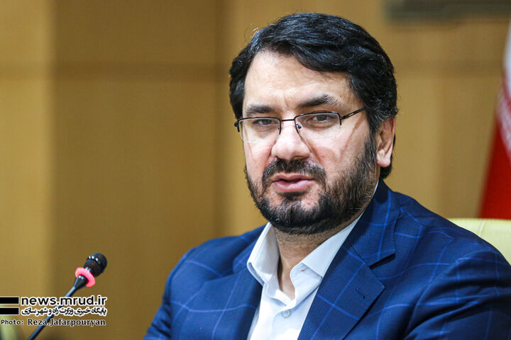 واحدهای مسکونی تحویل داده شده به متقاضیان سمنان از ۴۰۱۵ واحد عبور کرد وزیر _ مهرداد بذرپاش _ پرتره