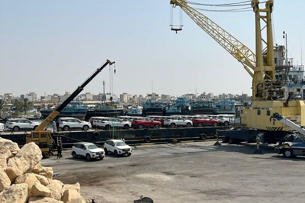 دومین محموله ترانزیت خودرو در بندر گناوه تخلیه شد بندر گناوه