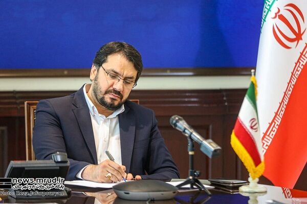 استاندار آذربایجان غربی برای تقویت روابط با ترکیه از بذرپاش حکم انتصاب گرفت بذرپاش امضا