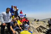 صعود کوهنوردان اداره کل راهداری و حمل و نقل جاده ای سیستان و بلوچستان به قله ۴۳۷۴متری لاله زار استان کرمان