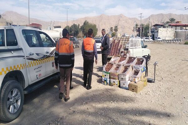 جمع‌آوری دست‌فروشان حاشیه راه‌های حاجی‌آباد آغاز شد