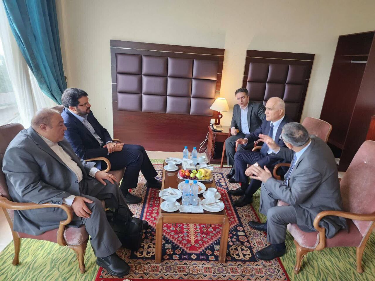 استقبال وزیر راه و شهرسازی از معاون نخست‌وزیر آذربایجان در نقطه صفر مرزی