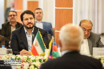 ببینید| دیدار معاون نخست وزیر آذربایجان و وزیر راه و شهرسازی کشورمان در نقطه صفر مرزی آستارا