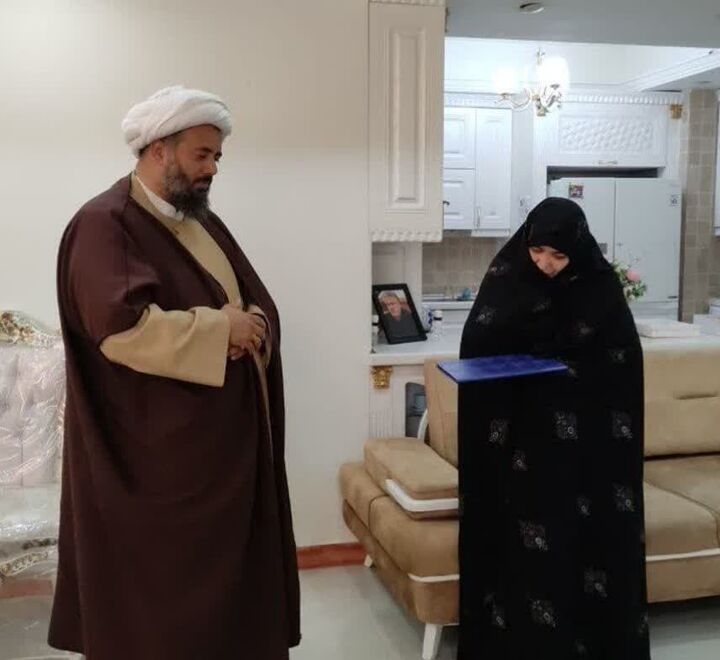 دیدار حجت الاسلام وین با خانواده فرمانده فقید مرکز مقاومت بسیج حجت الاسلام وین