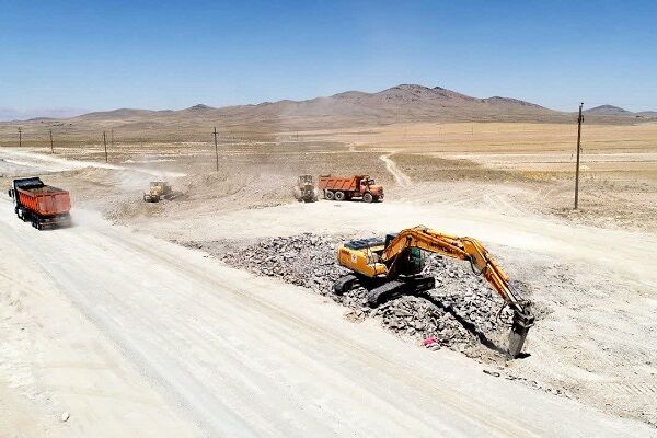 اجرای همزمان ۱۸ طرح راهداری و ساخت راه روستایی در شهرستان کمیجان کمیجان