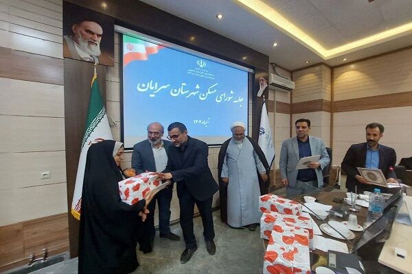 تخصیص و واگذاری ۸۷ قطعه زمین به متقاضیان قانون جوانی جمعیت در شهرستان سرایان واگذاری 87 قطعه زمین جوانی جمعیت در سرایان