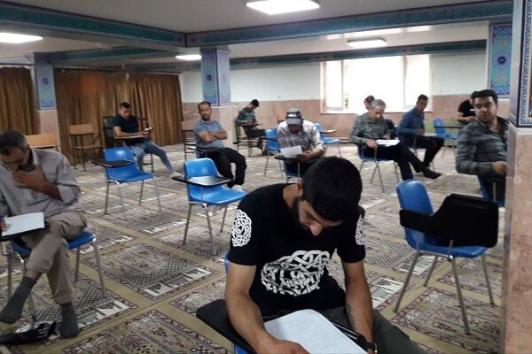 برگزاری همزمان چهارمین دوره آزمون بدو خدمت رانندگان و آزمون مدیران فنی شرکتهای حمل ونقل کالا در استان مرکزی آزمون