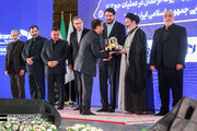 ببینید| تجلیل از خدمتگزاران حج 1402 با حضور وزیر راه و شهرسازی