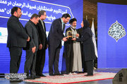 ببینید| تجلیل از خدمتگزاران حج 1402 با حضور وزیر راه و شهرسازی