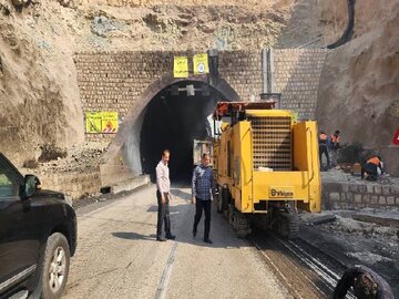 آغاز بازسازی و مرمت محور  بندرعباس – حاجی آباد در محدوده تونل راهدار فداکار