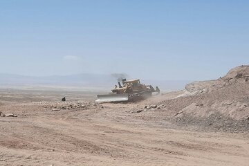 ببینید| ادامه عملیات تکمیل پروژه محور ارمیان در شرق استان سمنان(شاهرود)