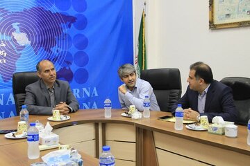 ببینید| بازدید مدیرکل راه و شهرسازی خوزستان از خبرگزاری ها همزمان با روز خبرنگار