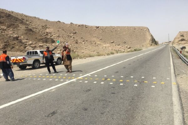 آزادسازی سنگهای حاشیه جاده اردبیل- سرچم ایمن سازی نقطه پر حادثه