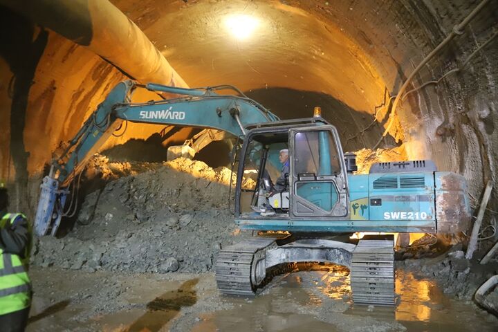 کاهش زمان رسیدگی به صورتوضعیتهای پیمانکاران به یک سوم ببینید | رصد میدانی پروژههای راهسازی البرز/برآنیم محور طالقان هشتگرد در چهار فصل سال باز باشد