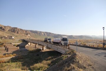 حمل ۴۰ میلیون تن کالا توسط ناوگان حمل ونقل کالای استان آذربایجان شرقی