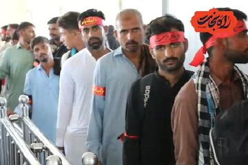 ویدیو| تردد زائرین اربعین حسینی کشور پاکستان از پایانه مرزی ریمدان در جنوب سیستان و بلوچستان