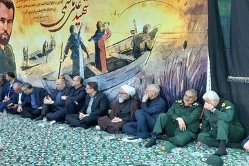 برگزاری شورای اداری بر مزار شهید علی هاشمی و غبار روبی و عطر افشانی گلزار شهدا