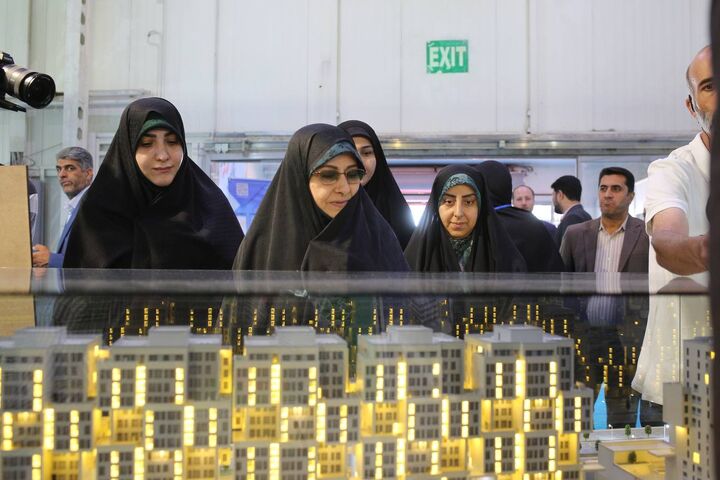 بازدید معاون رئیس جمهور در امور زنان و خانواده از غرفه وزارت راه و شهرسازی غرفه وزارت راه معاون زنان رییس جمهور