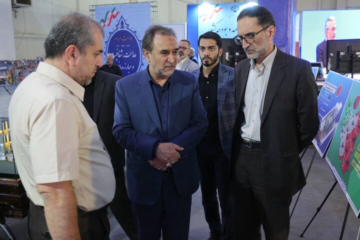حضور معاون حقوقی رئیس جمهور در غرفه وزارت راه و شهرسازی نمایشگاه روایت خدمت دهقان نمایشگاه