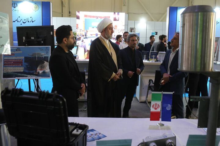 تجلیل مشاور رئیس جمهور در امور روحانیت از طراحی نرم افزار هوای اربعین نمایشگاه