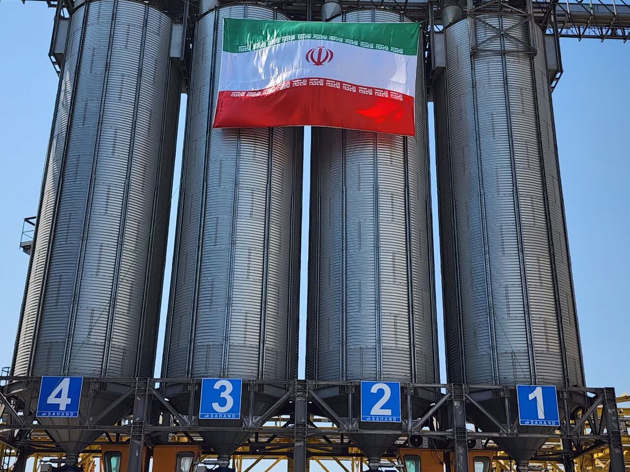 کاهش ۵۰ درصدی زمان تخلیه کالا از کشتیها با افتتاح انبارهای غلات مکانیزه