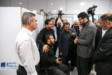 بازدید وزیر راه وشهرسازی از فرایند خدمات رسانی به زائران اربعین در فرودگاه امام خمینی(ره)