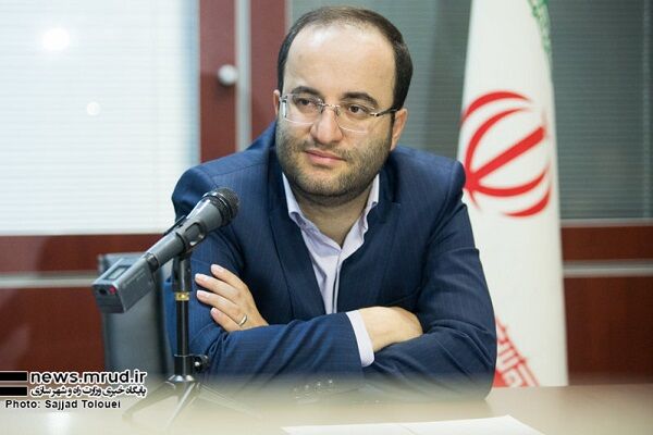 رونمایی از آلبوم فرصتهای سرمایهگذاری وزارت راه و شهرسازی در آینده نزدیک  اسلامیان