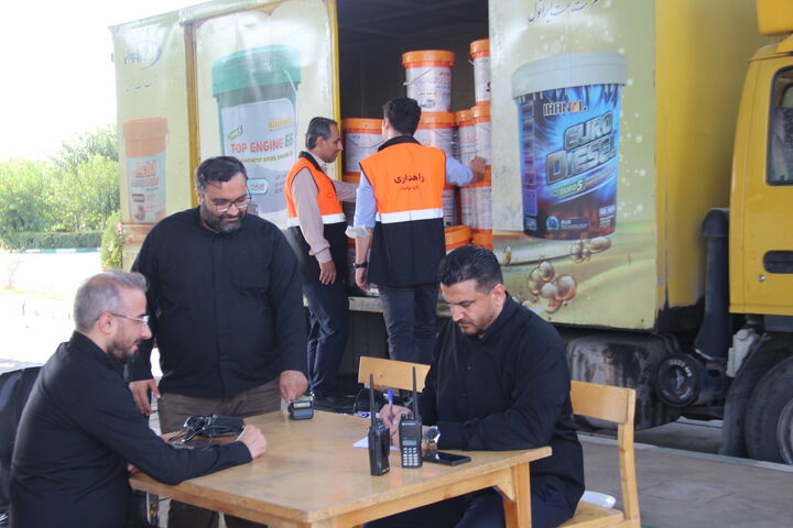 تحویل روغن موتور دولتی به اتوبوس های طرح اربعین تحویل روغن موتور دولتی به اتوبوس های طرح اربعین در استان تهران