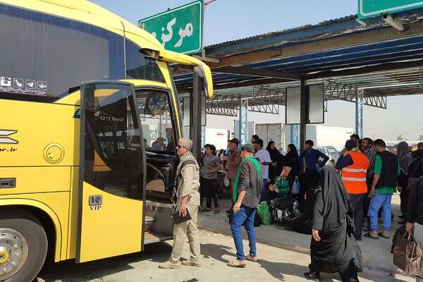 ناوگان اتوبوسی راهداری استان اردبیل ۸ هزار و ۸۰۰ زائر اربعین را جابجا کرد حضور کارشناسان حمل و نقل و راهداران اداره کل راهداری و حمل و نقل جادهای استان مرکزی و رانندگان ناوگان حمل و نقل مسافری در پایانه مرزی برکت جهت جابهجایی زائرین در مسیر برگشت از سفر اربعین