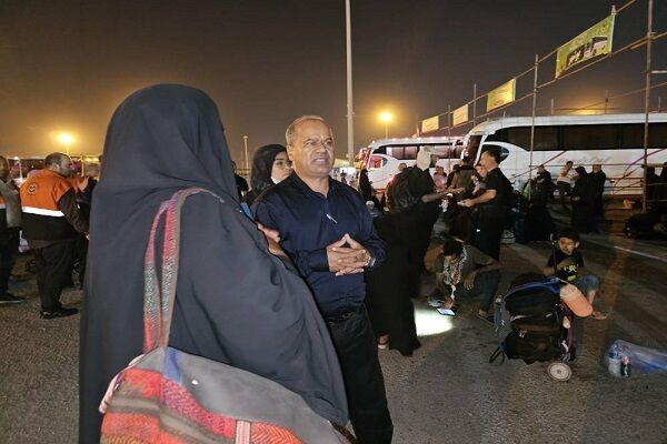 هرمزگانیها سفرهای غیرضروری خود را به بعد از اربعین موکول کنند  حضور میدانی پرویز کرمی معاون حمل و نقل اداره کل راهد اری و حمل و نقل جاده ای استان هرمزگان در پایانه مرزی شلمچهجهت بررسی مشکلات ناوگان مسافربری