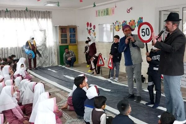 آموزش مبانی ایمنی و ترافیک حوادث جاده‌ای به ۲ هزار دانش آموز استان مرکزی