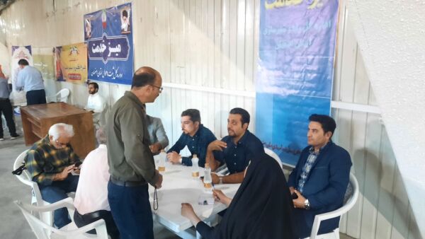 میزخدمت راه و شهرسازی استان اصفهان در مصلیهای نماز جمعه مرکز استان و شهرستانها برپا شد میز خدمت اصفهان