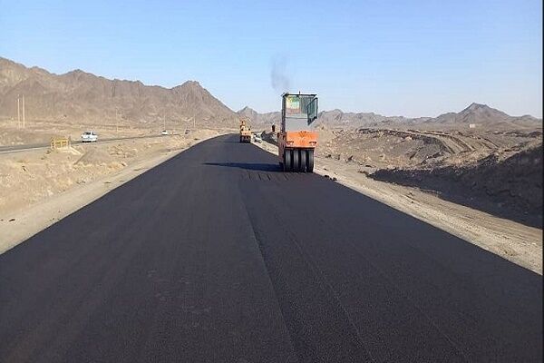 آسفالت ۱۳ کیلومتر بزرگراه در محور زاهدان- میرجاوه آغاز شد