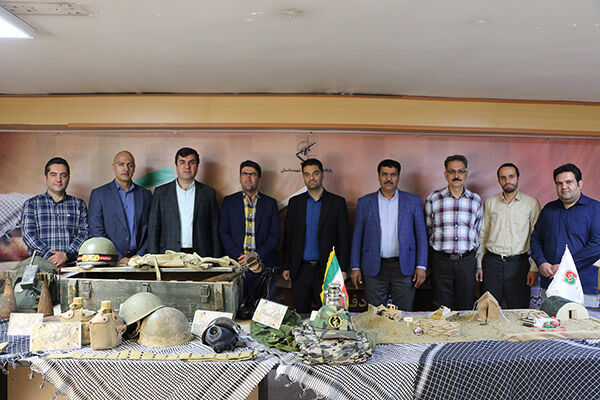 برپایی نمایشگاه دفاع مقدس در اداره کل راهداری و حمل و نقل جادهای استان مرکزی  نمایشگاه