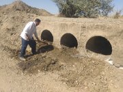 تمیز و تراز کردن دهانه پل برای تعریض و لوله گذاری روستای آغچه زیوه