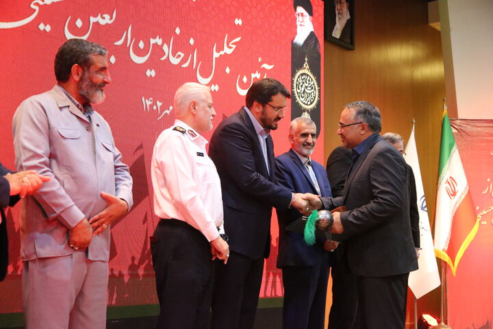 ببینید| آئین تجلیل از خادمین اربعین حسینی با حضور وزیر راه و شهرسازی (۲)