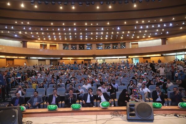 ۵۰۰ خانواده البرزی مشمول قانون جوانی جمعیت زمین خود را دریافت کردند آیین واگذاری زمین به 500 خانواده مشمول قانون جوانی جمعیت در البرز