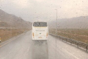 جاده های  بارانی و لغزنده استان همدان