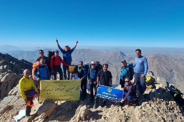 برگزاری برنامه کوهنوردی صعود به بام استان لرستان  کوه